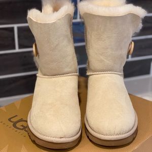 Ugg Boots. Bailey Button Style